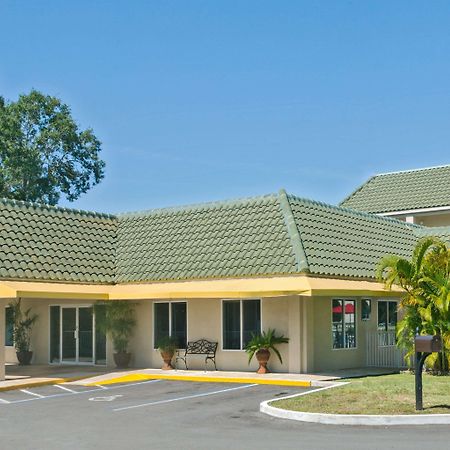 Days Inn By Wyndham Port Charlotte Town Center Kültér fotó