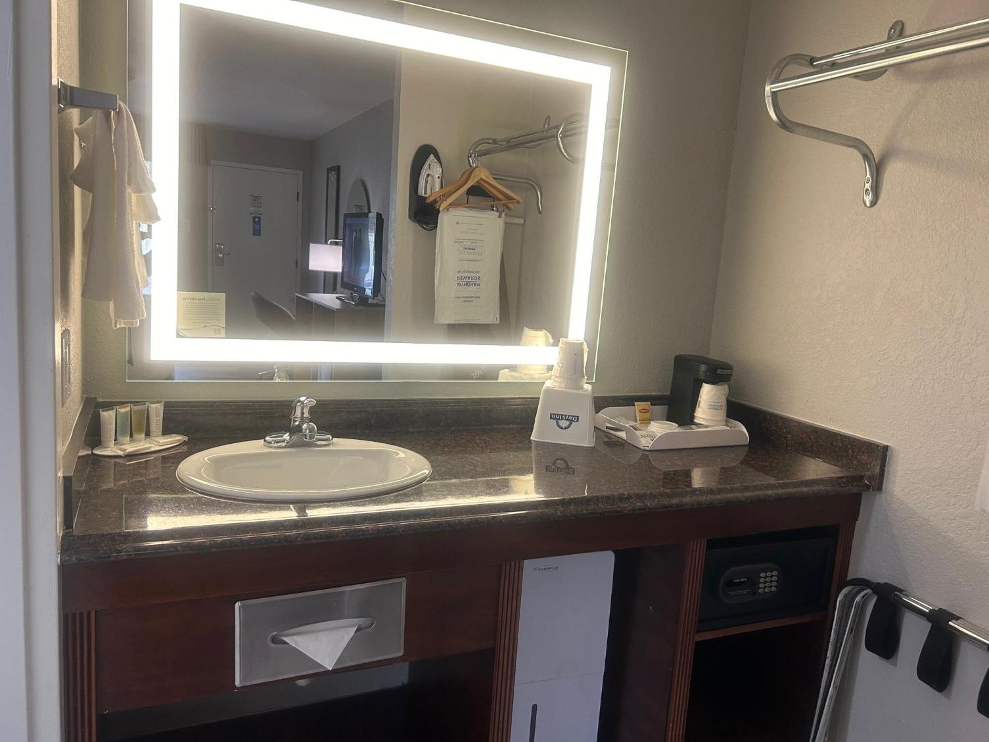 Days Inn By Wyndham Port Charlotte Town Center Kültér fotó